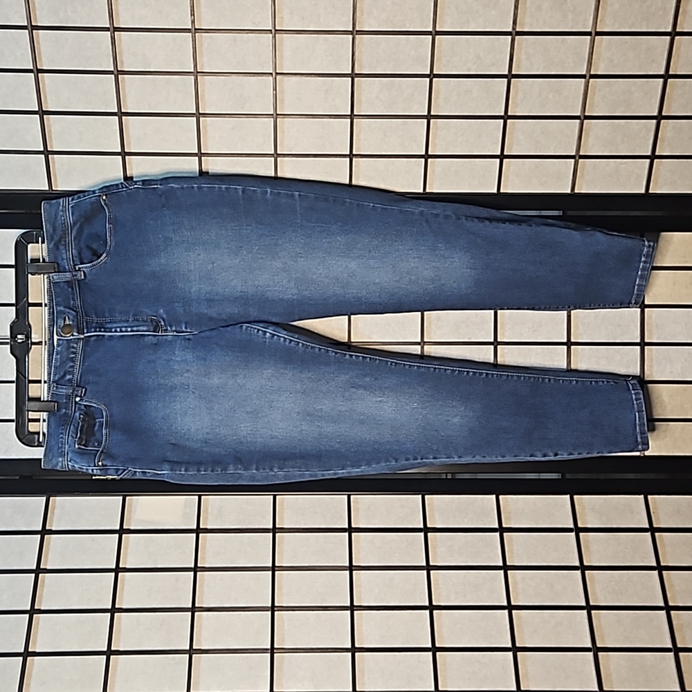 Booty Lifting Skinny Jeans